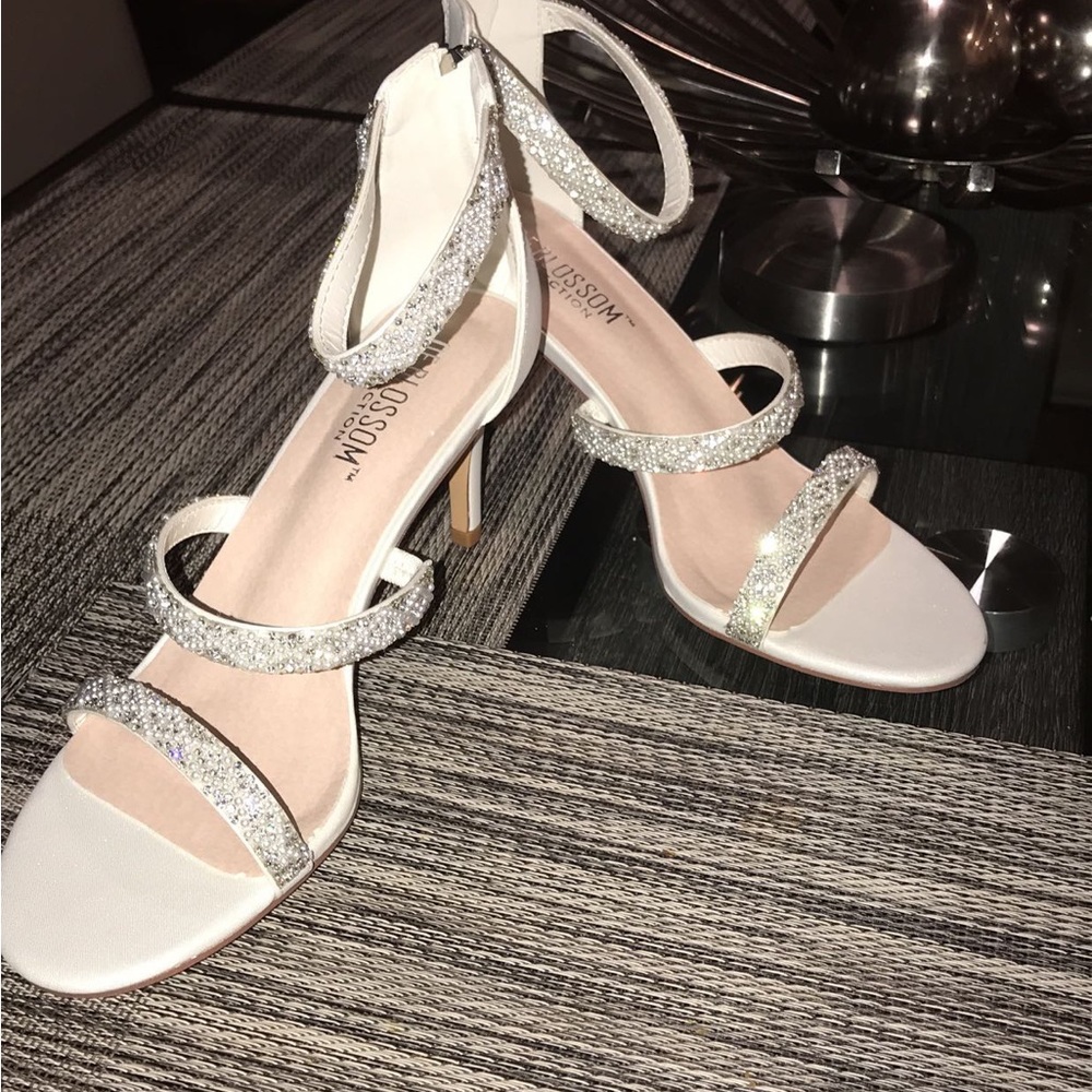 Elegant pearly heels - Picture 3 of 3
